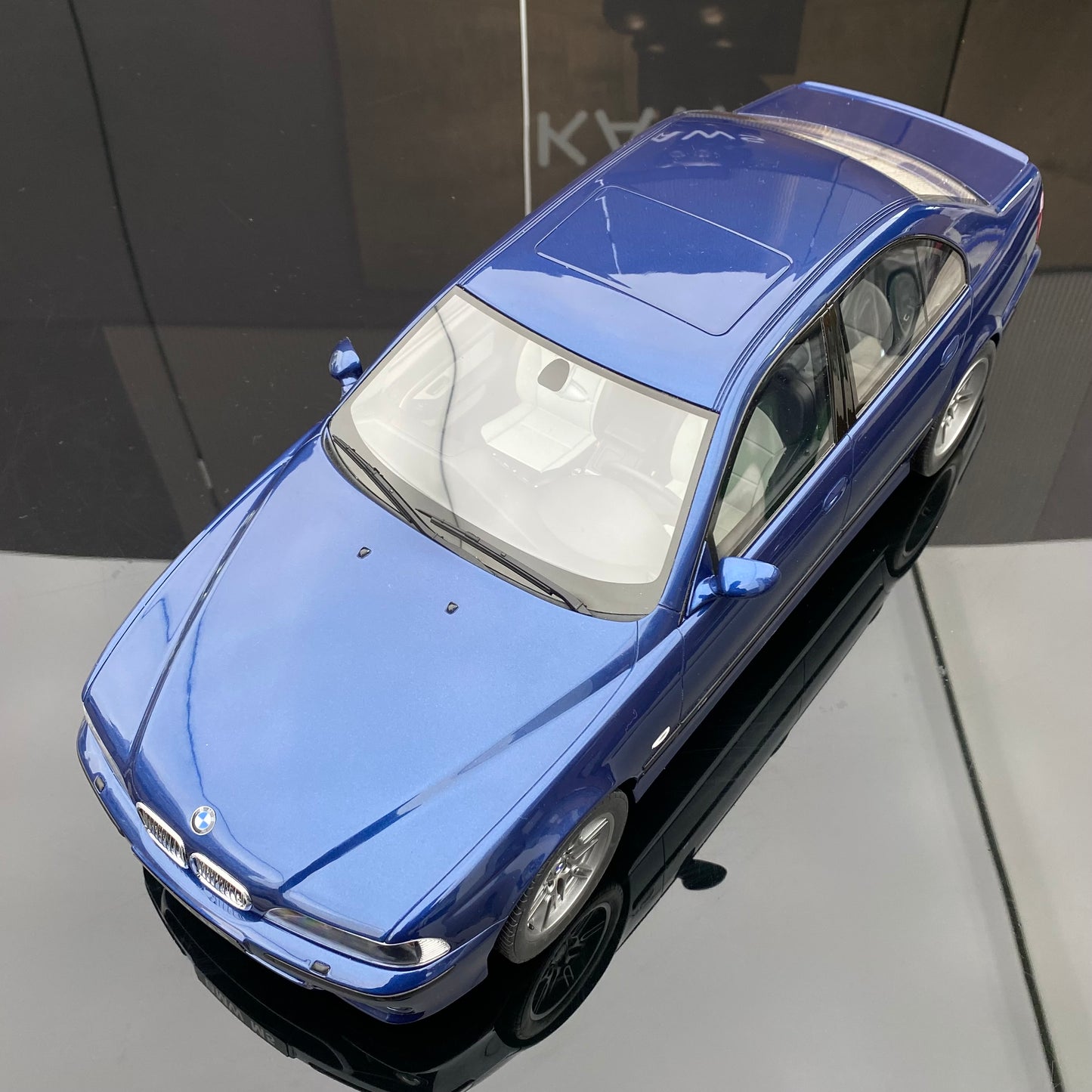 OTTO 1/12 BMW BMW E39 M5 blue old BMW car imitating real car model ornaments