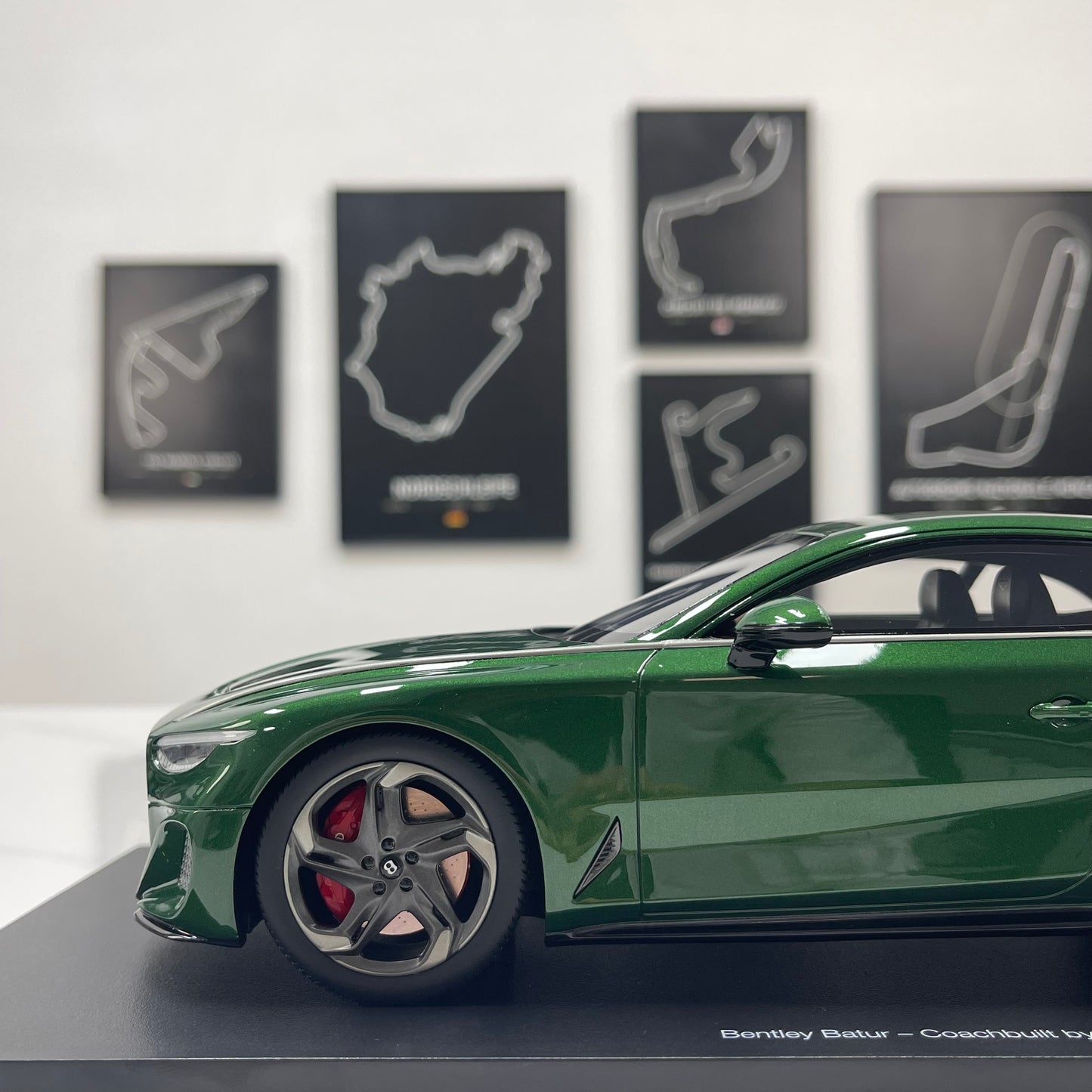 Topspeed 1/18 Bentley Batur Scarab Green TS0672