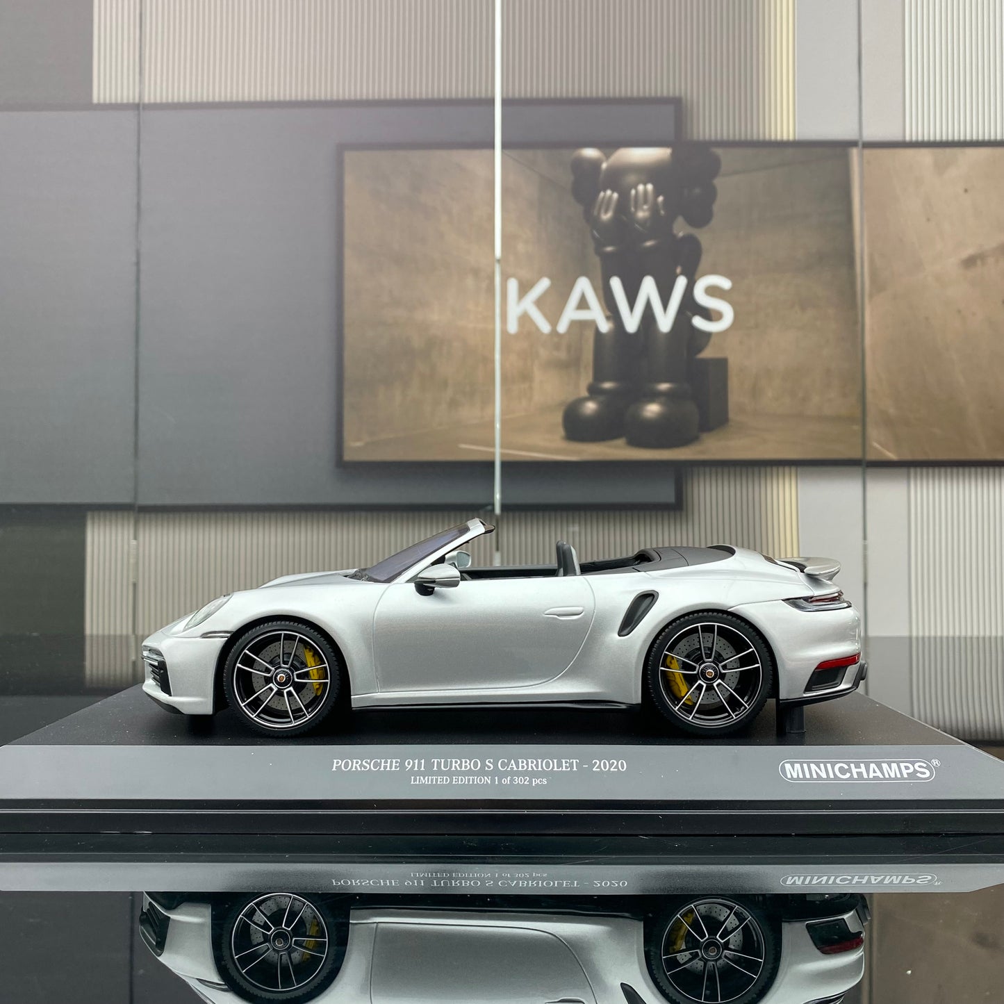 minichamps 1/18 Porsche 911 Turbo Convertible Alloy Closed Car Model
