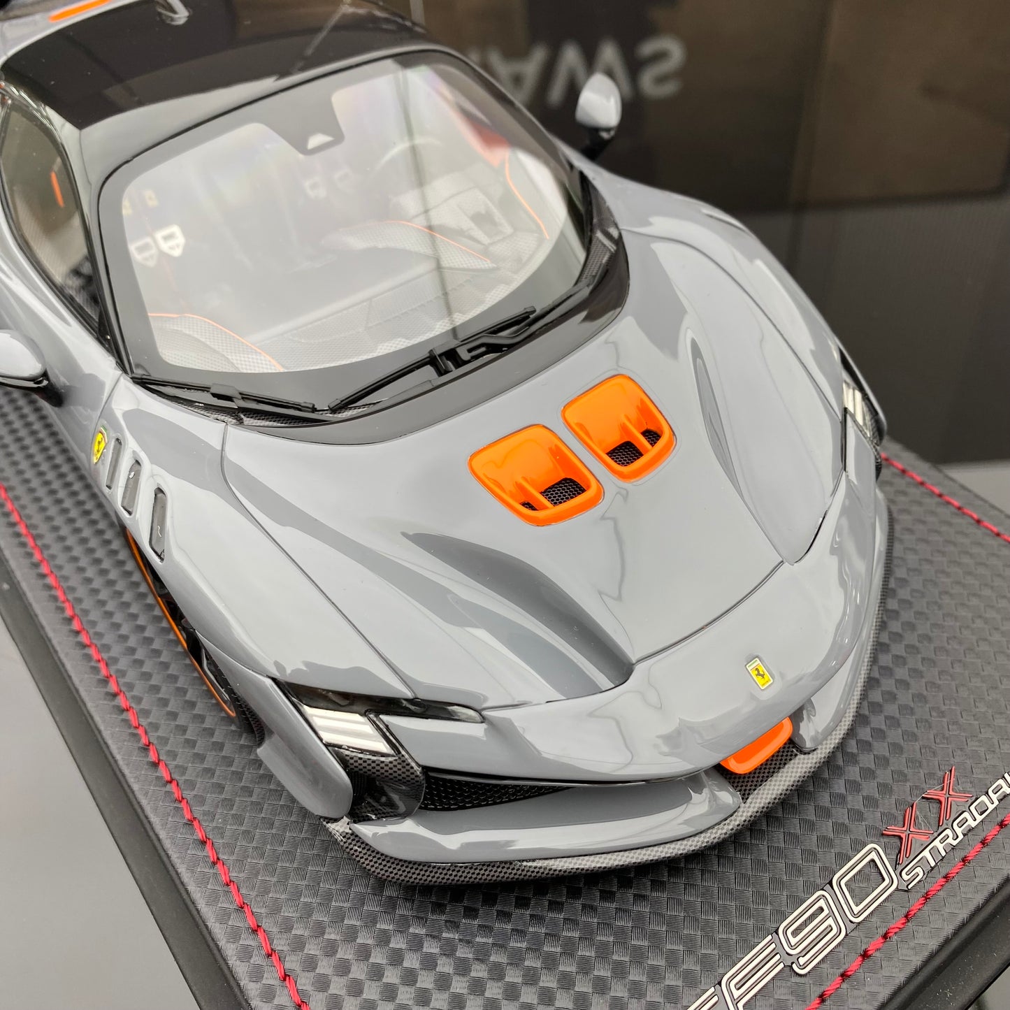 Ferrari SF90 XXStradale Nard Gray, edición especial, modelo de coche de simulación a escala 1/18