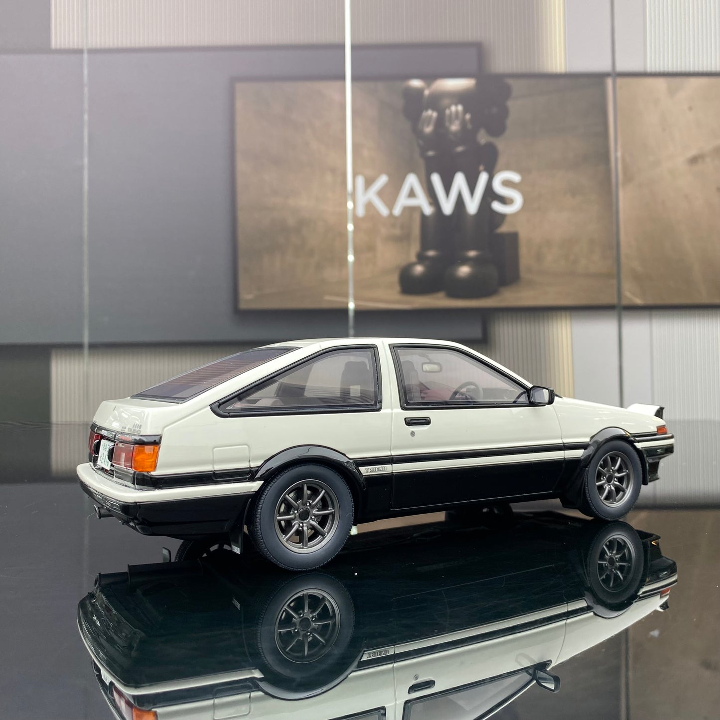 OTTO 1/18 Toyota SPRINTER TRUENO AE86 jumping light version white limited edition car model ornaments