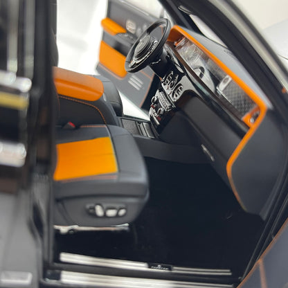 ZP 1/18 Rolls-Royce Phantom VIII (Gold Badge & Luggage Set Edition) – Pearl Black / Silver Roof (ZP115)