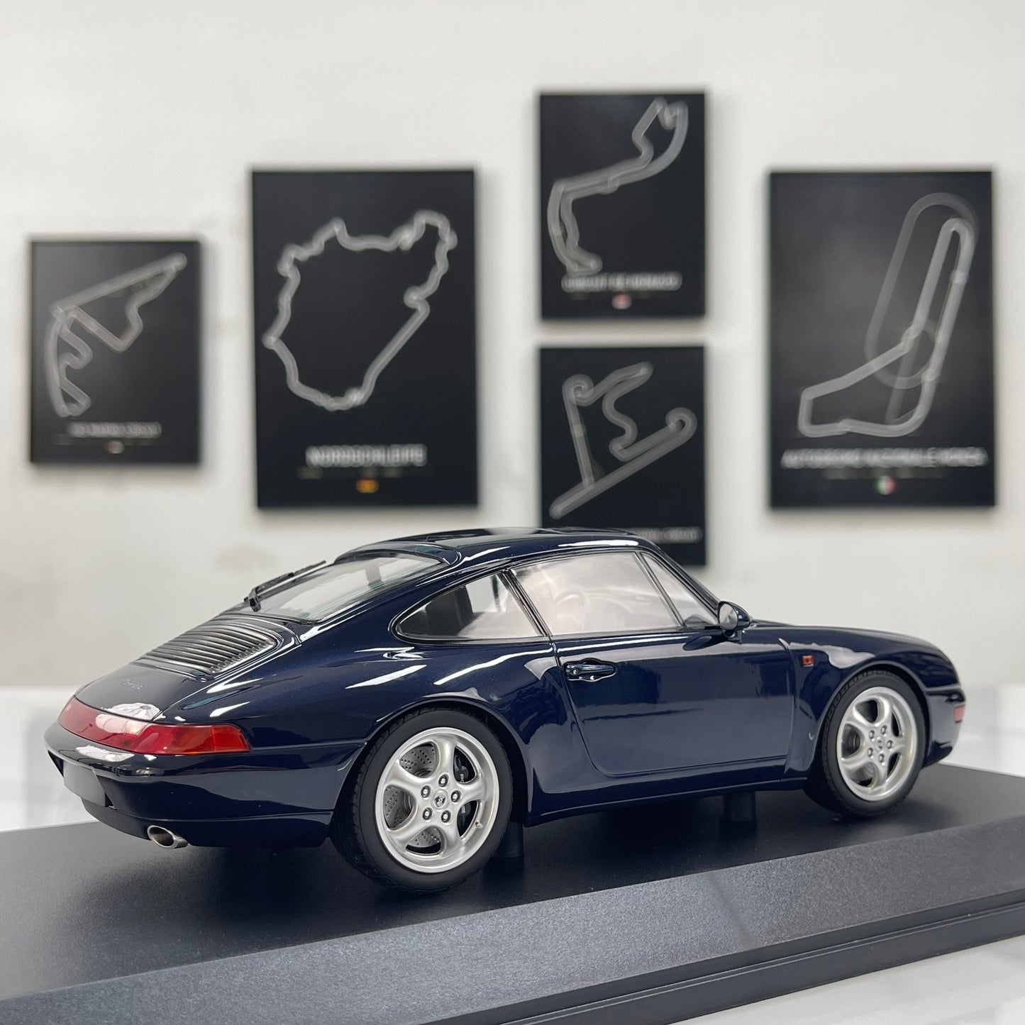 MINICHAMPS 1/18 Porsche 911 (993) 1993 Metallic Blue 155061100