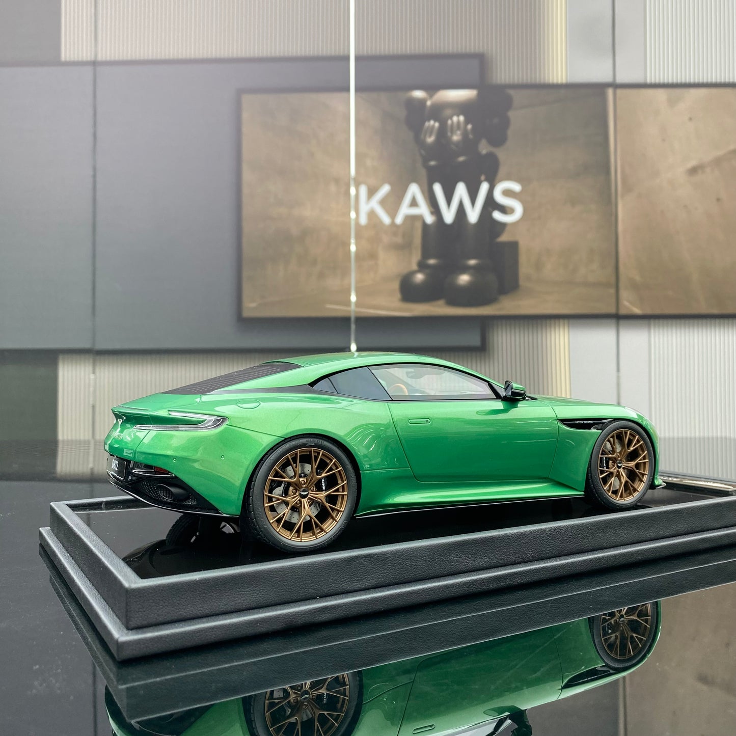 MH 1/18 Aston Martin DB12 COUPE limited edition car model gift