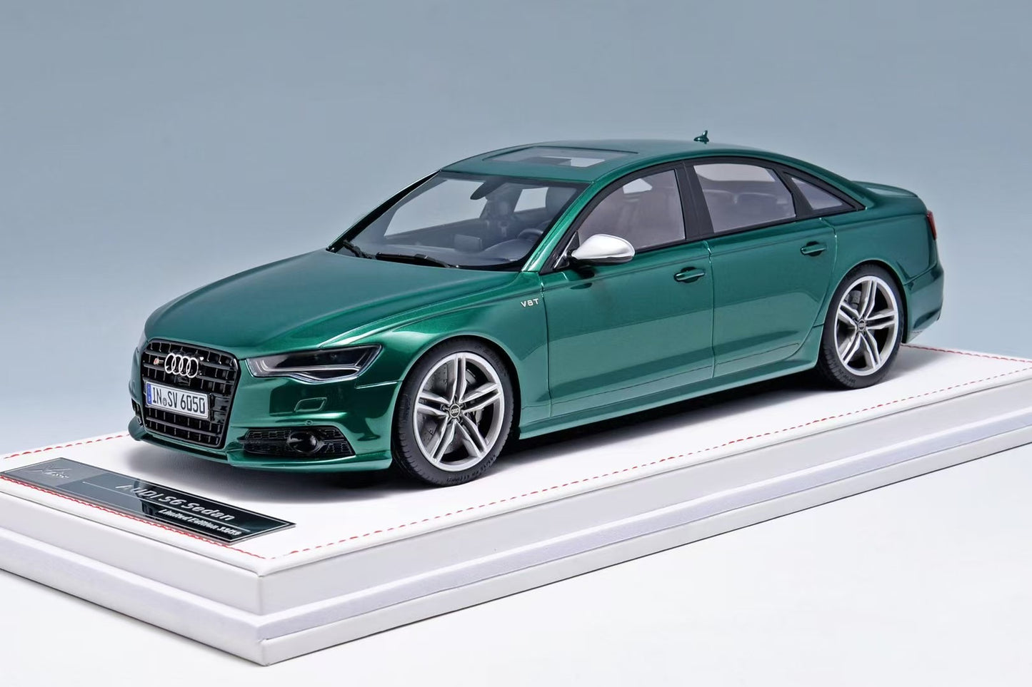 IVY Tailor 1/18 AUDI Audi S6 Sedan resin car model birthday gift ornament