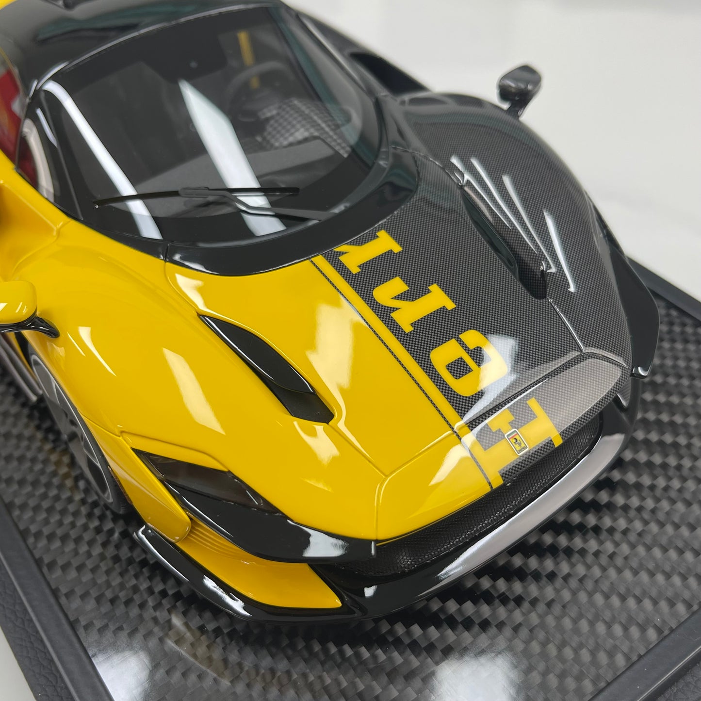 BBR 1/18 Ferrari Daytona SP3 Red Box Edition Modena Yellow + Black Carbon Fiber P18224TMOCH