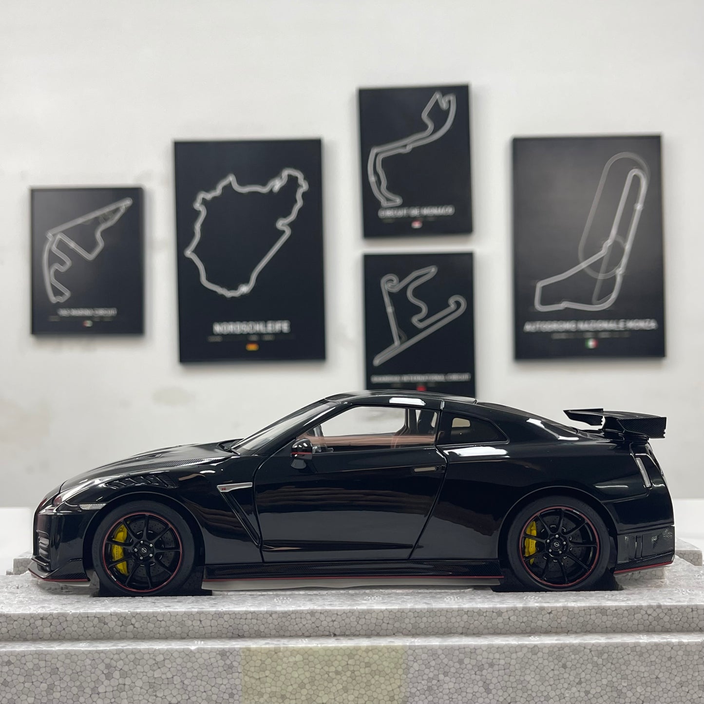 MOTORHELIX 1/18 Nissan GT-R NISMO (R35) Special Edition 2022 – Meteor Flake Black (MH379)