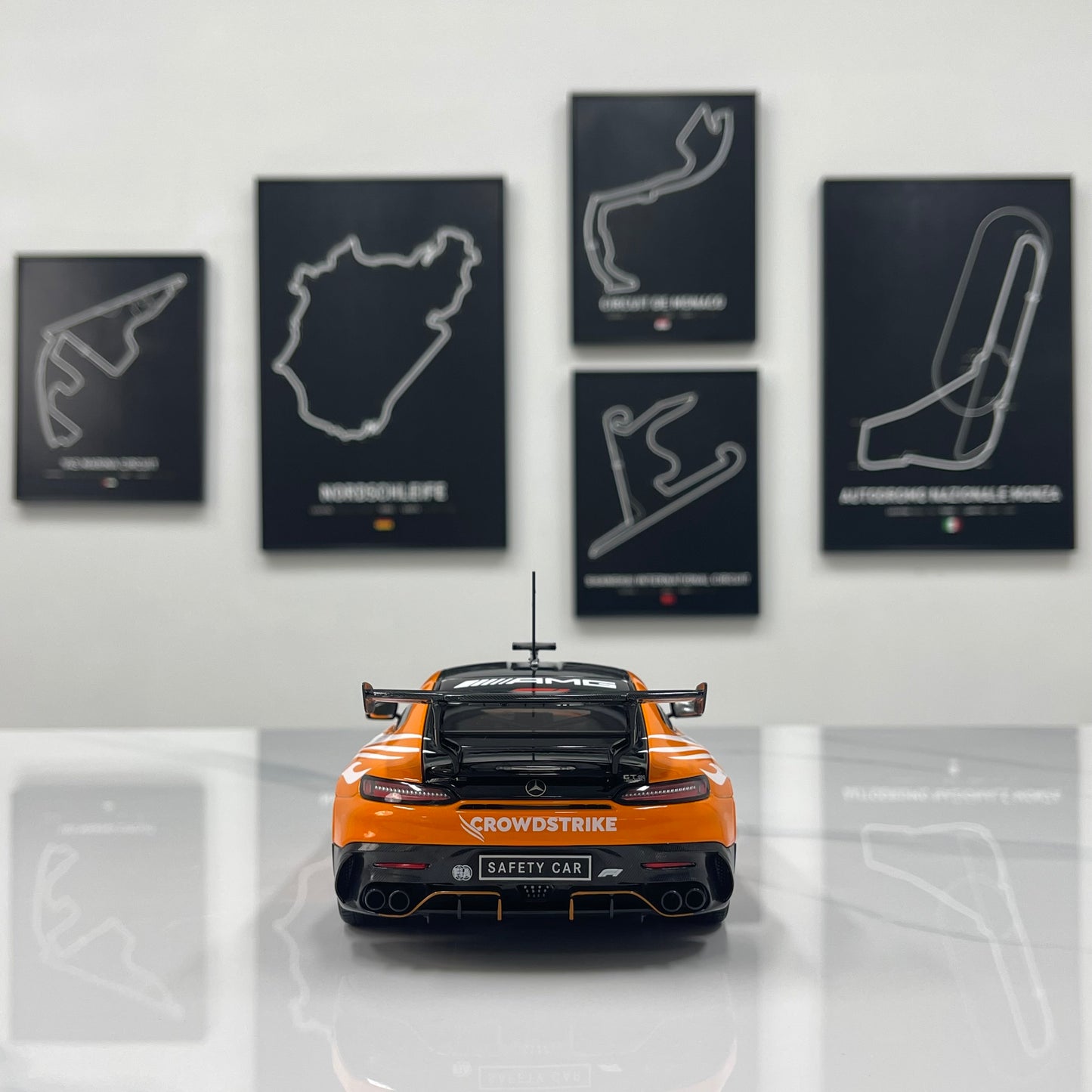 MINICHAMPS 1/18 Mercedes-AMG GT BLACK SERIES SILVERSTONE 2025 Safety Car Orange 110032092