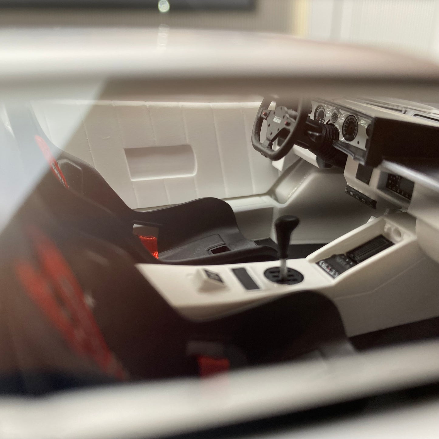 TOPSPEED 1/18 Lamborghini Countach LB-WORKS White Simulation Car Model
