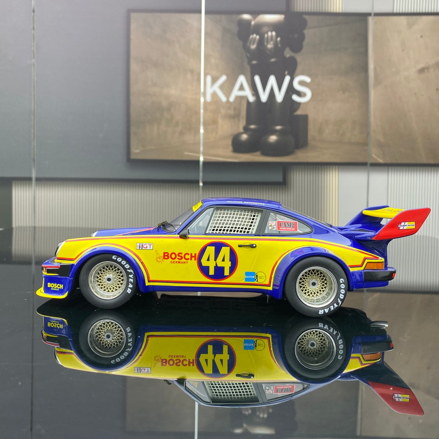 TOPSPEED 1/18 Porsche 934.5 blue and yellow painting simulation car model collection ornaments