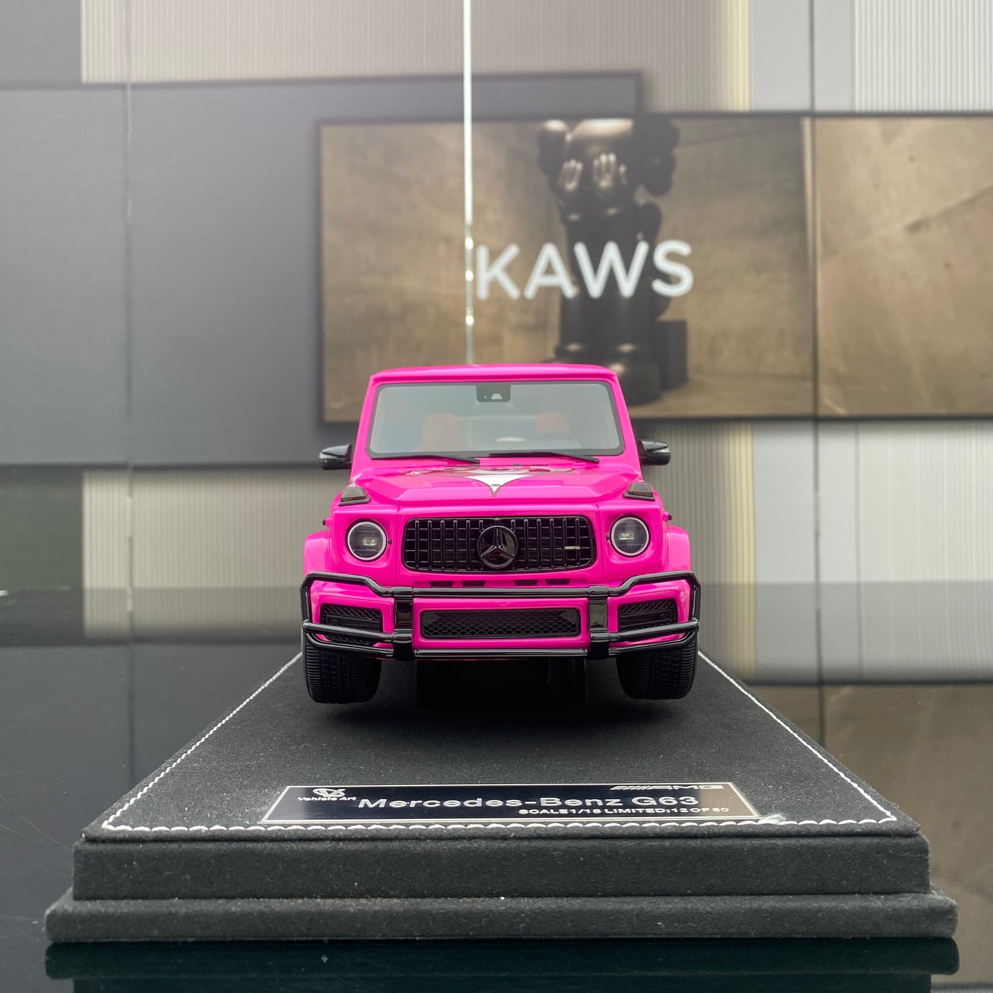 Vehicle Art 1/18 Mercedes-Benz G63 AMG Strawberry Bear Painted Resin Sealed Car Model