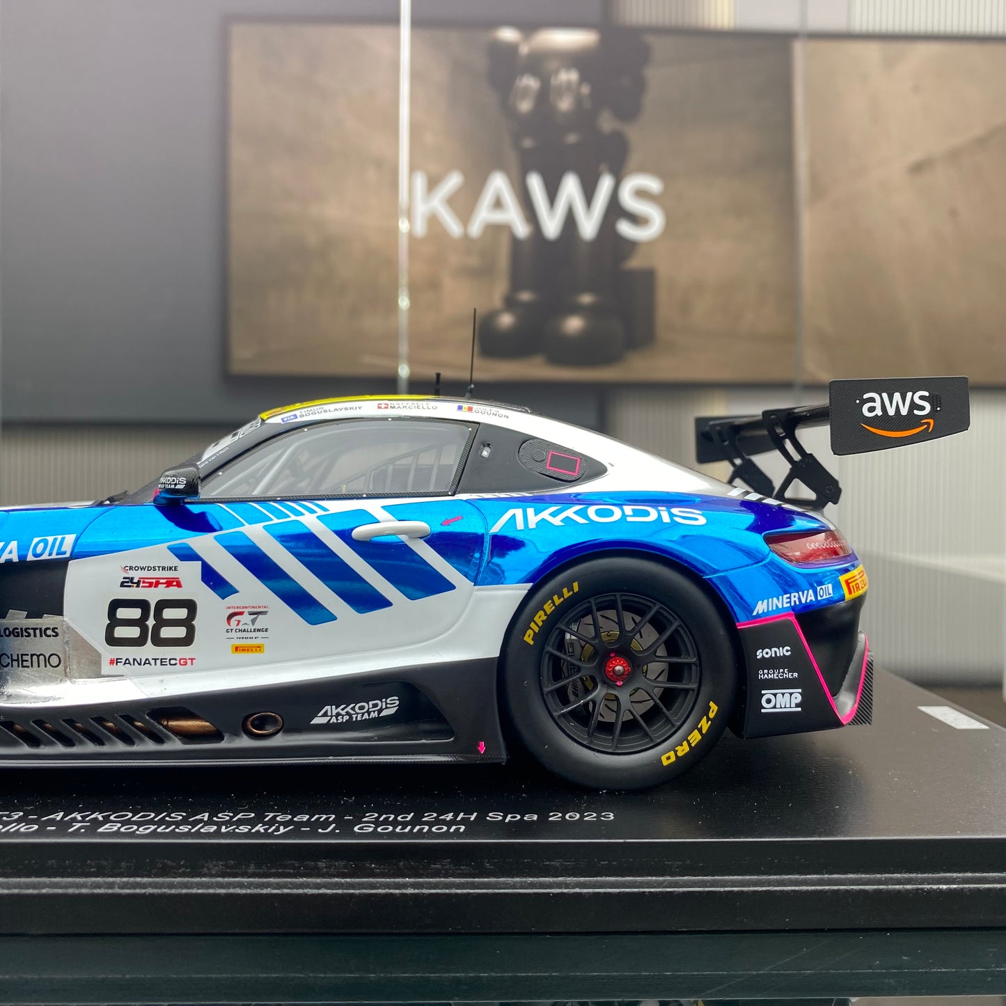 SPARK 1/18 Mercedes-Benz AMG GT3 Akkodis ASP Team 2023 Spa Endurance Race Runner-up No. 88 Blue Paint Simulation Car Model Ornament