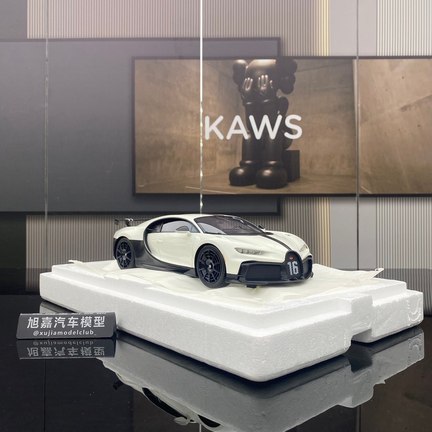 TopSpeed 1/18 Bugatti Chiron Pur Sport simulation car model