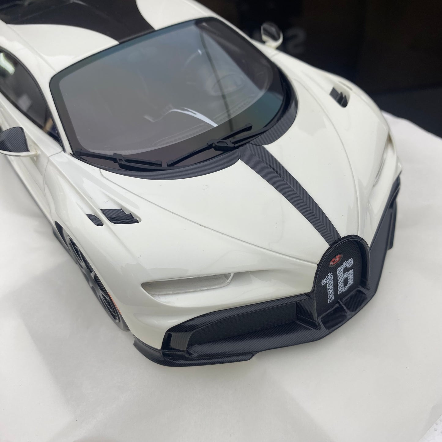 TopSpeed 1/18 Bugatti Chiron Pur Sport simulation car model
