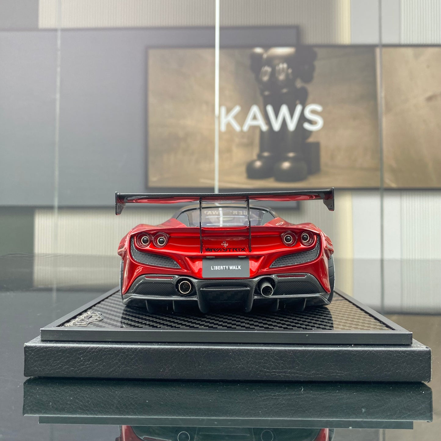 VIP 1/18 Ferrari F8 wide-body modified version simulation car model ornament gift