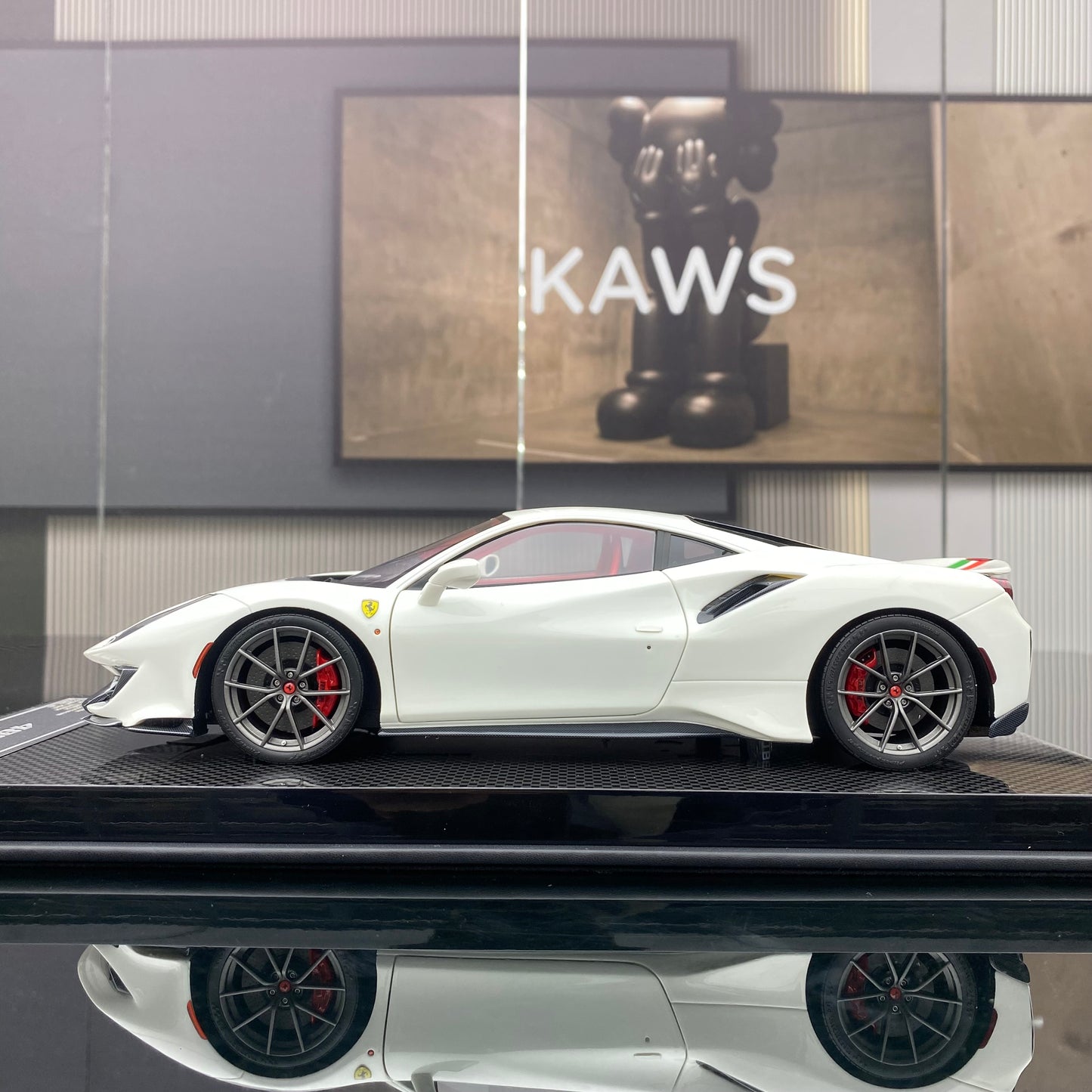 DM 1/18 Ferrari 488 pista resin fully opened fluorescent limited edition car model ornaments