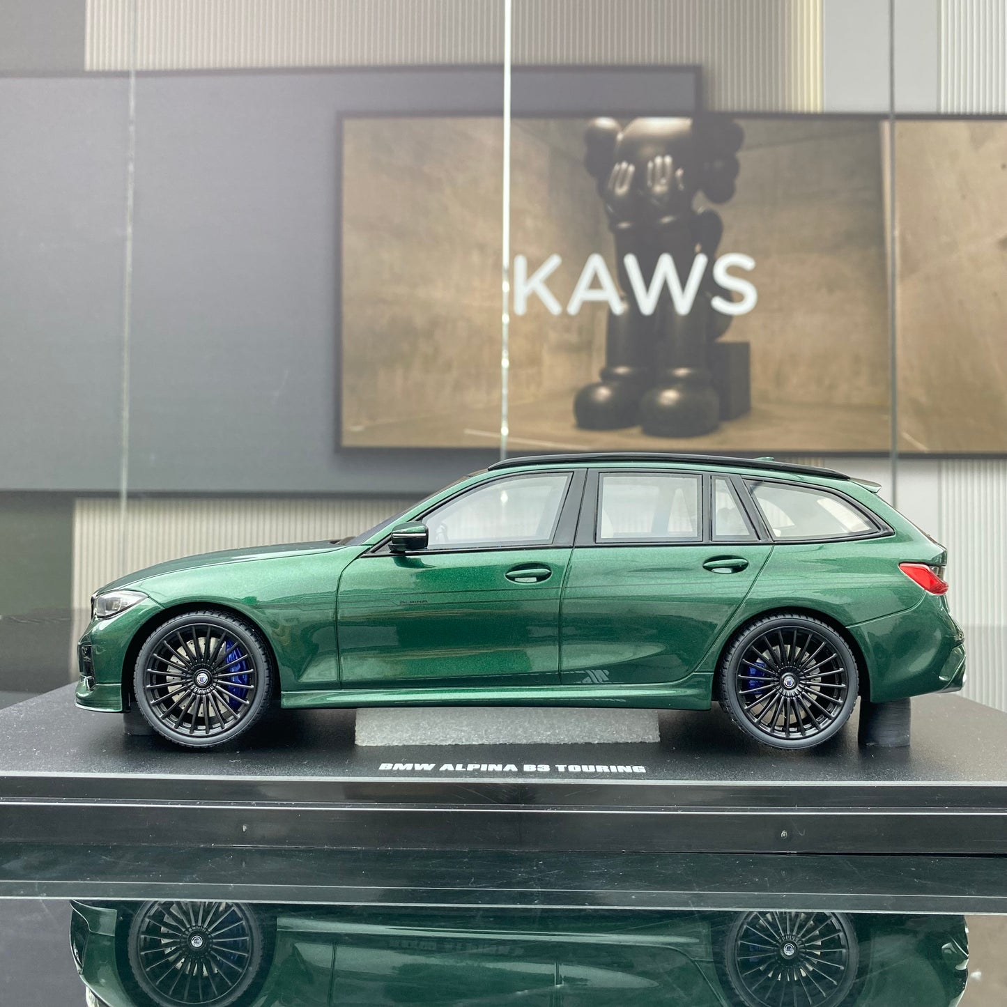 BMW Alpina B3 Touring Green, modelo de simulación GT Spirit 1/18