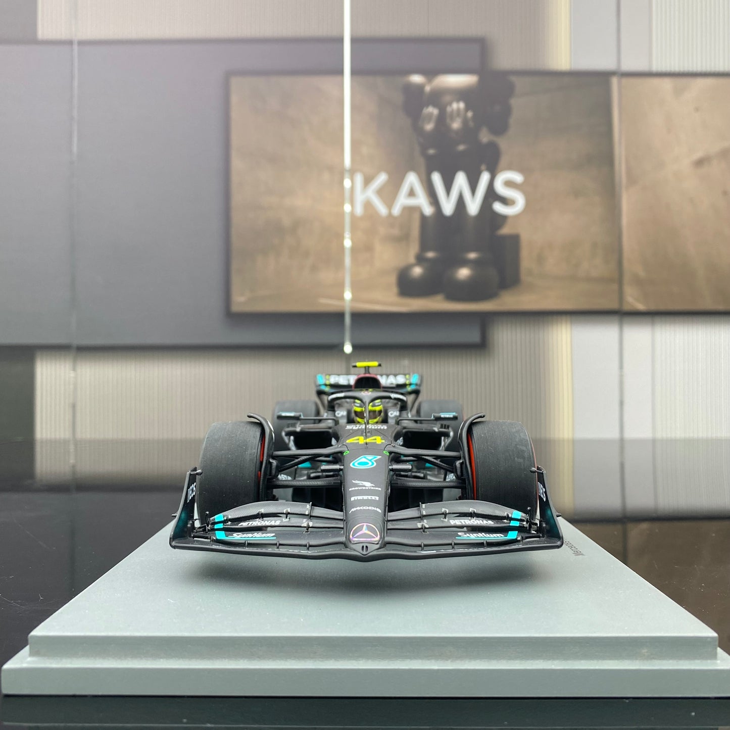 SPARK 1/18 Mercedes-Benz AMG F1 Team W14 2023 Spanish Runner-up Hamilton Black and Green Painting 18S906