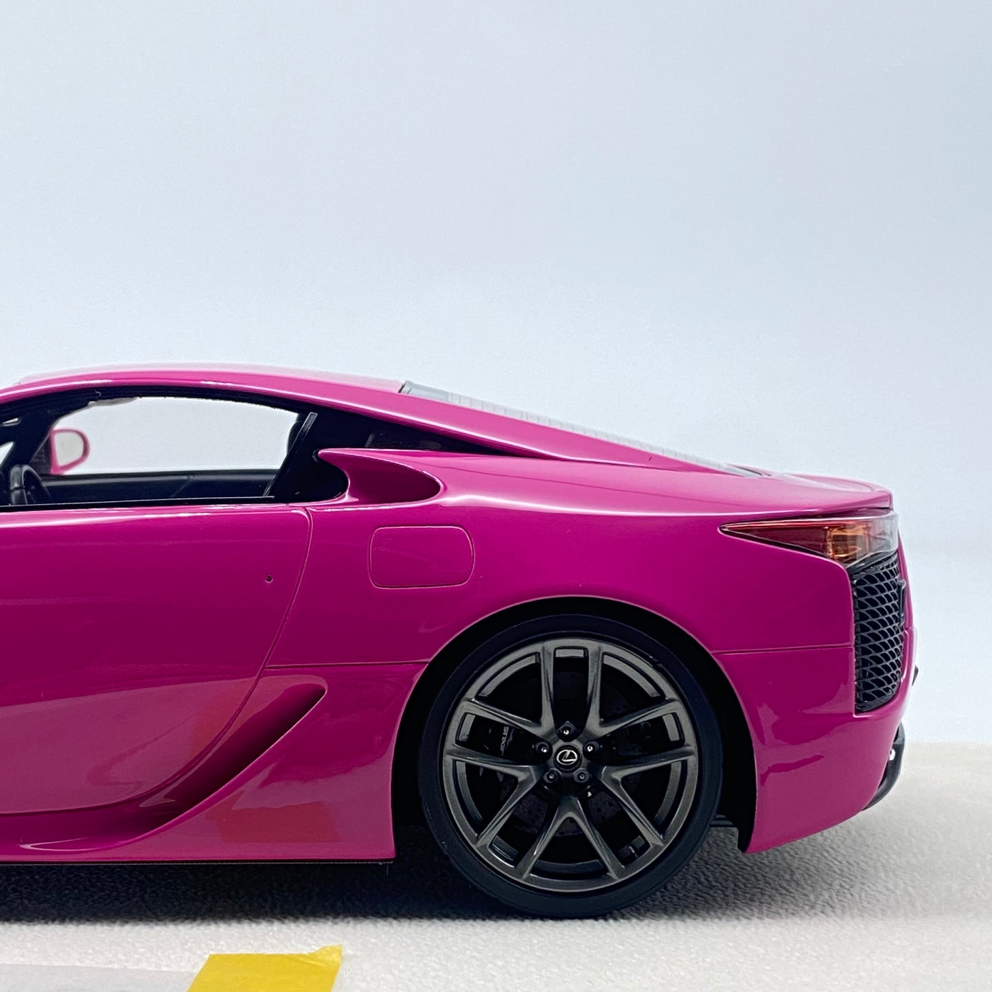 MAKEUP 1/18 Lexus LFA resin simulation car model birthday gift ornaments