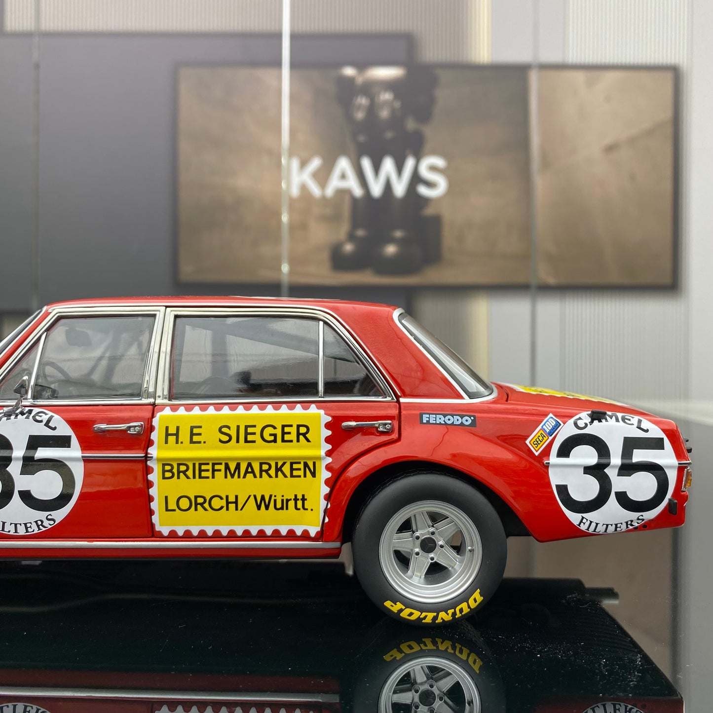 Minichamps 1/18 Benz 300SEL 6.8AMG Red Pig - Modelo de coche de resina, regalo de colección