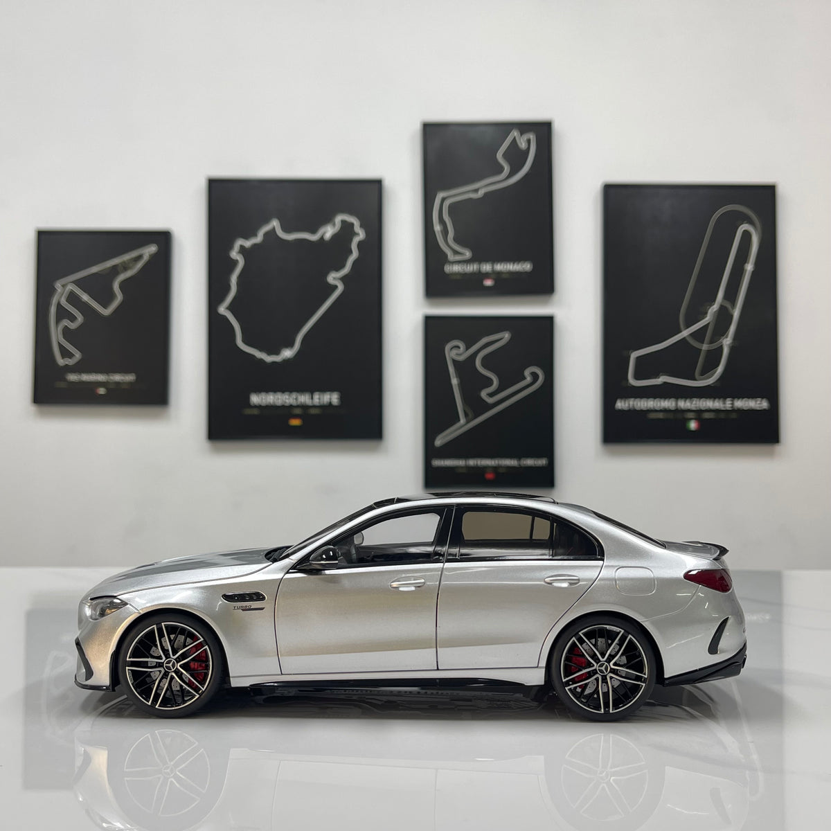 NZG 1/18 Mercedes-AMG C63 S E Performance – Tech Silver (111200055)