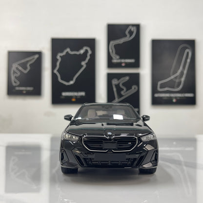 MINICHAMPS 1/18 BMW i5 M60 Touring 2024 Metallic Black 110023602