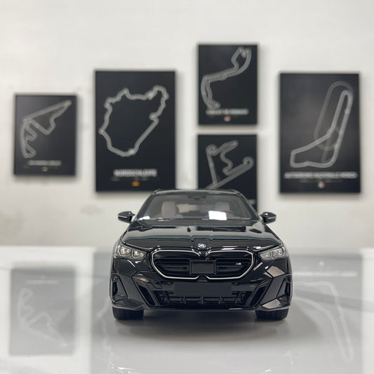 MINICHAMPS 1/18 BMW i5 M60 Touring 2024 Metallic Black 110023602
