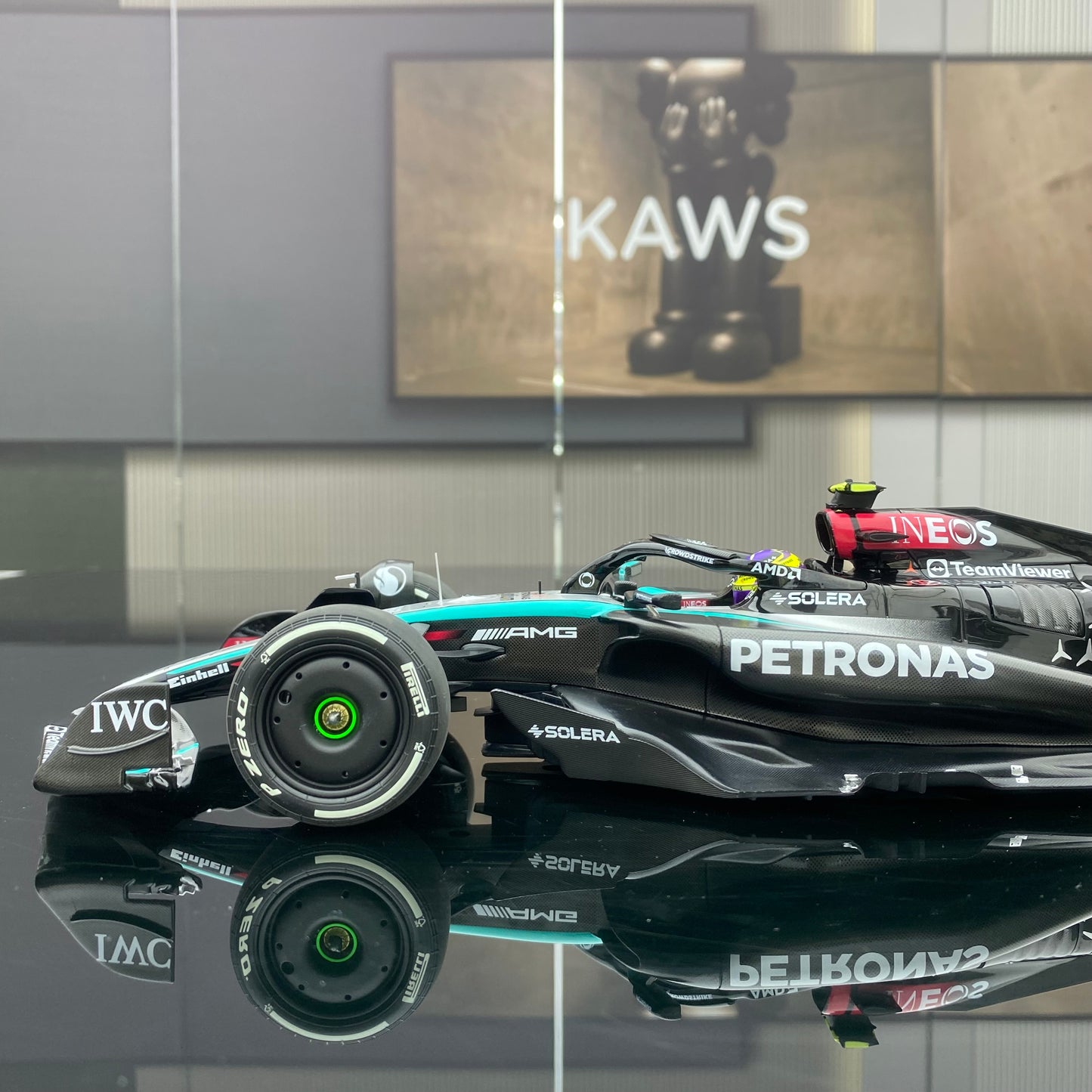 minichamps 1/18 MERCEDES MERCEDES AMG PETRONAS EQUIPO DE FÓRMULA UNO F1 W15