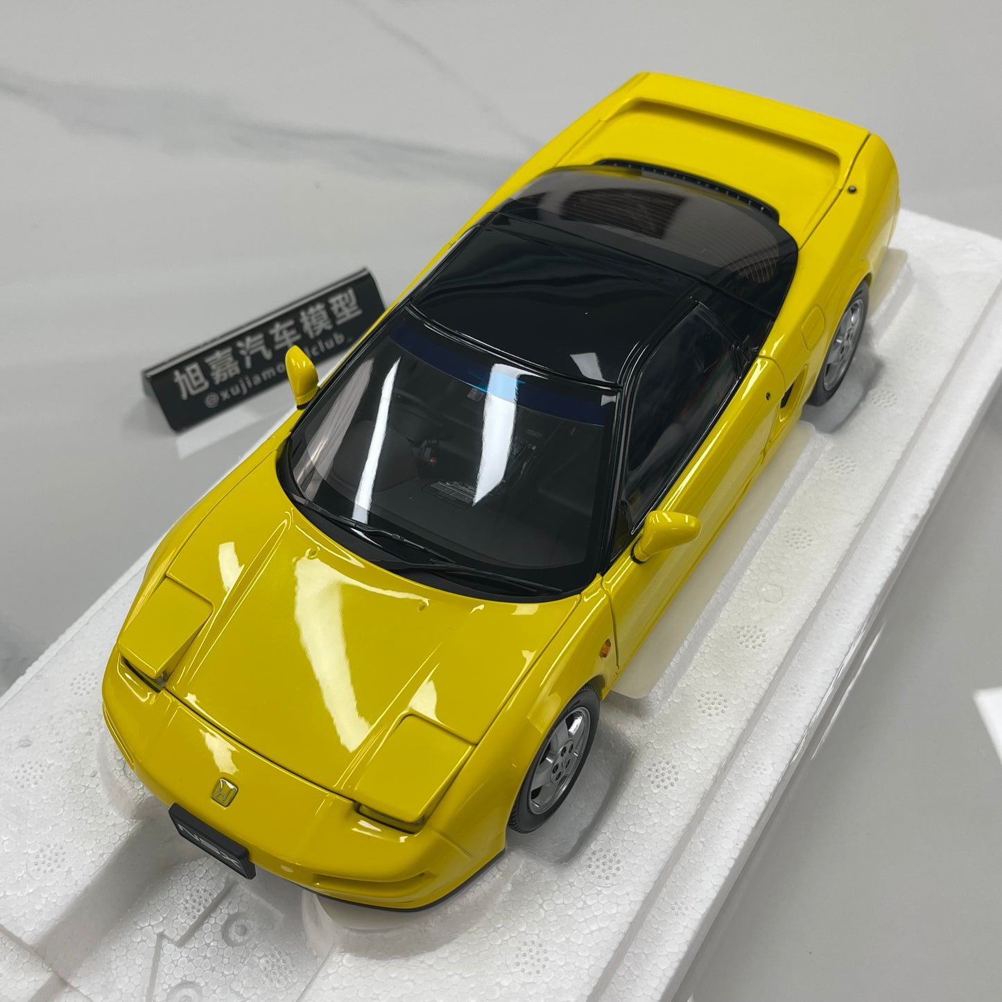 LCD 1/18 Honda NSX First Generation (MK1/NA1) - Yellow (LCD18022-YE)