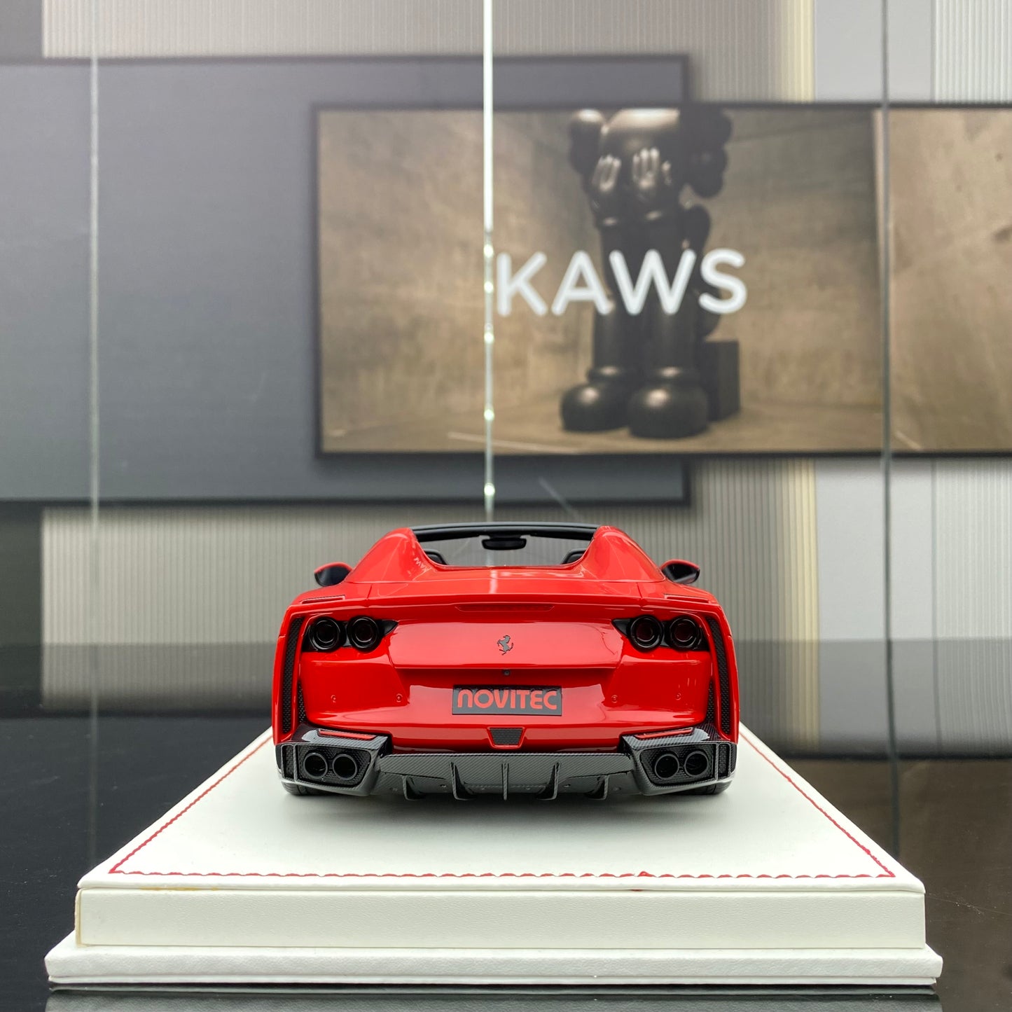 RUNNER 1/18 Ferrari 812 GTS resin sealed car model gift