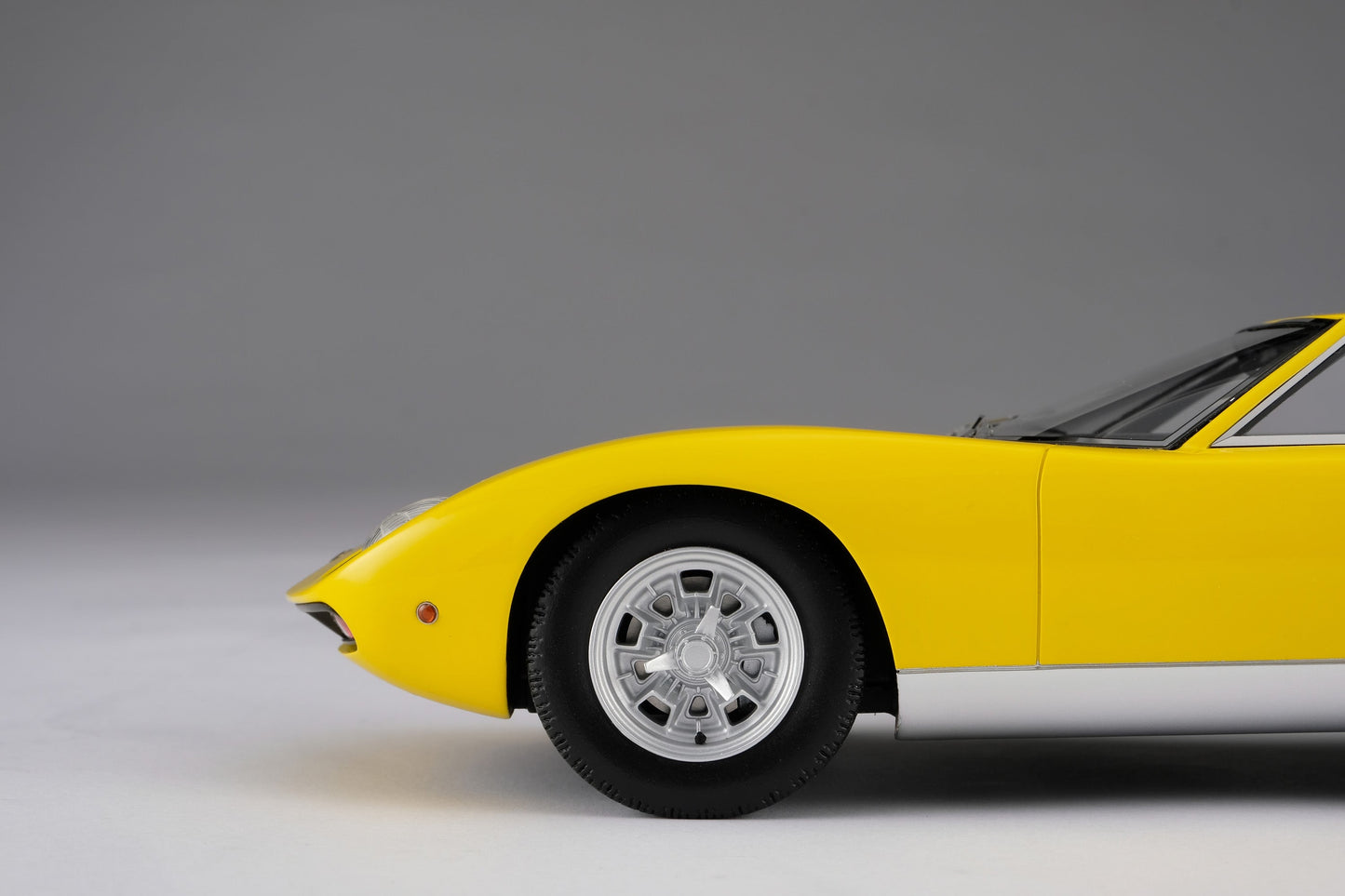 Amalgam 1/18 Lamborghini Miura P400 SV simulation car model