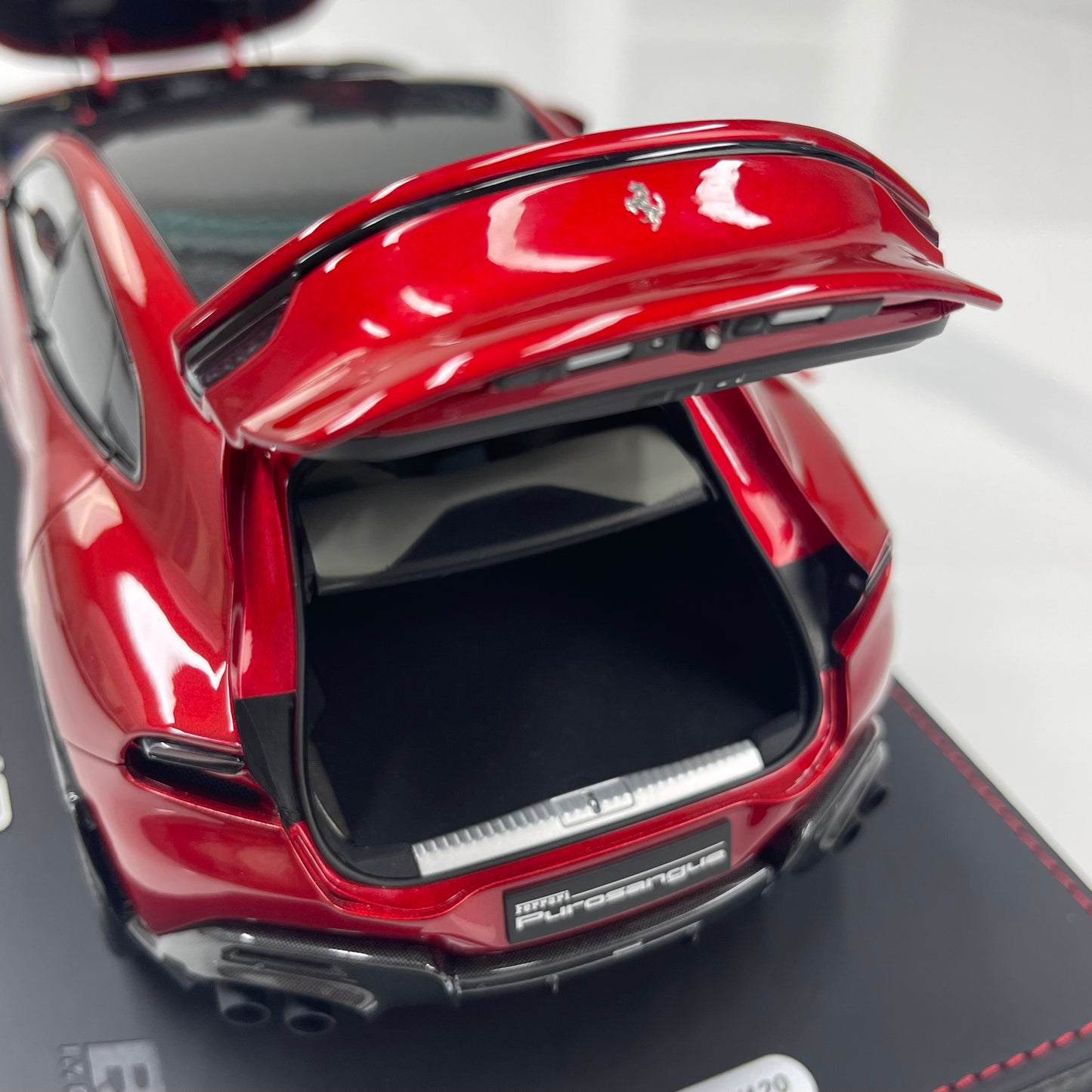 BBR 1/18 Ferrari Purosangue Leather Sole Magnesite Metallic Red HE180052BDIE