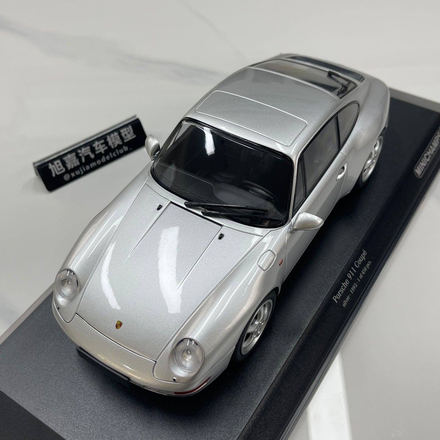 MINICHAMPS 1/18 Porsche 911 (993) 1993 Silver 155061101