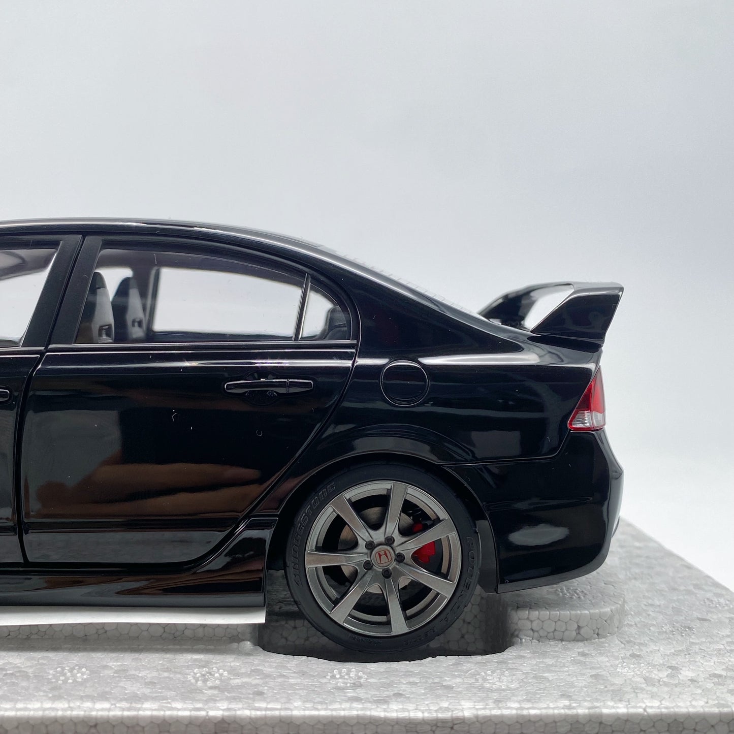 MOTORHELIX 1/18 Honda Civic Type R (FD2) 2007 LateVersion (late version) alloy model car