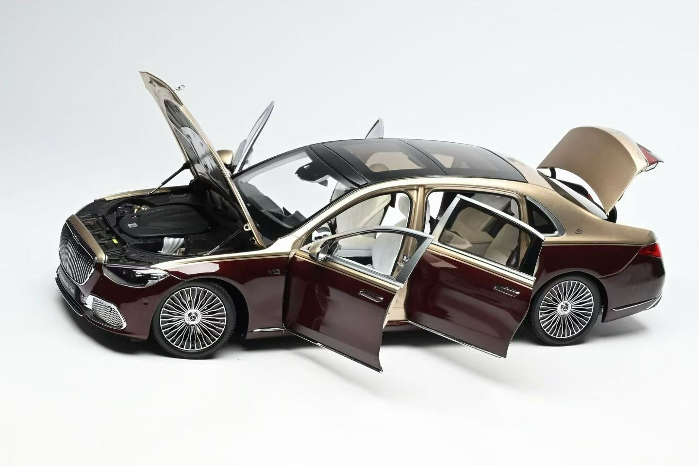 AR 1/18 Mercedes-Maybach S-Class Two-Tone Alloy Fully Openwork Car Model
