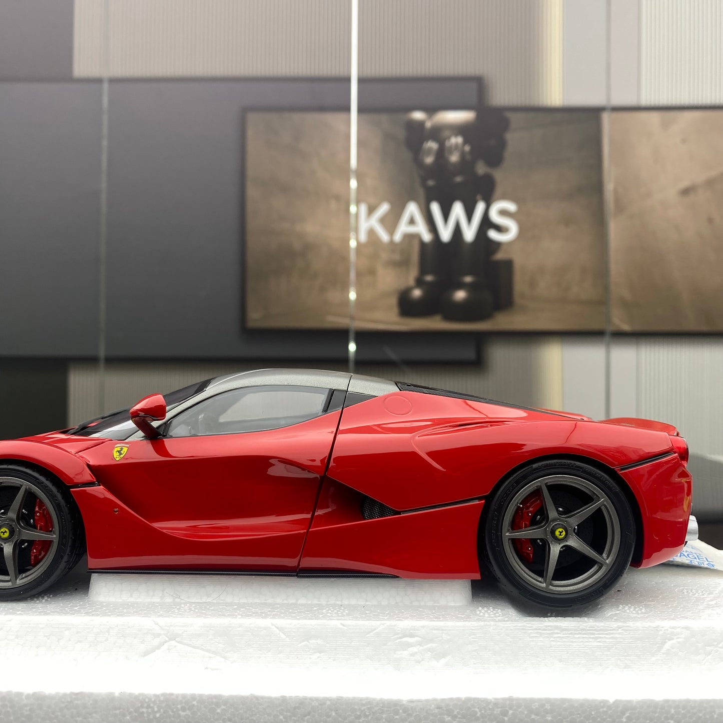 BBR 1/18 Ferrari LaFerrari Carbon Top Red Simulation Car Model Birthday Gift Ornaments