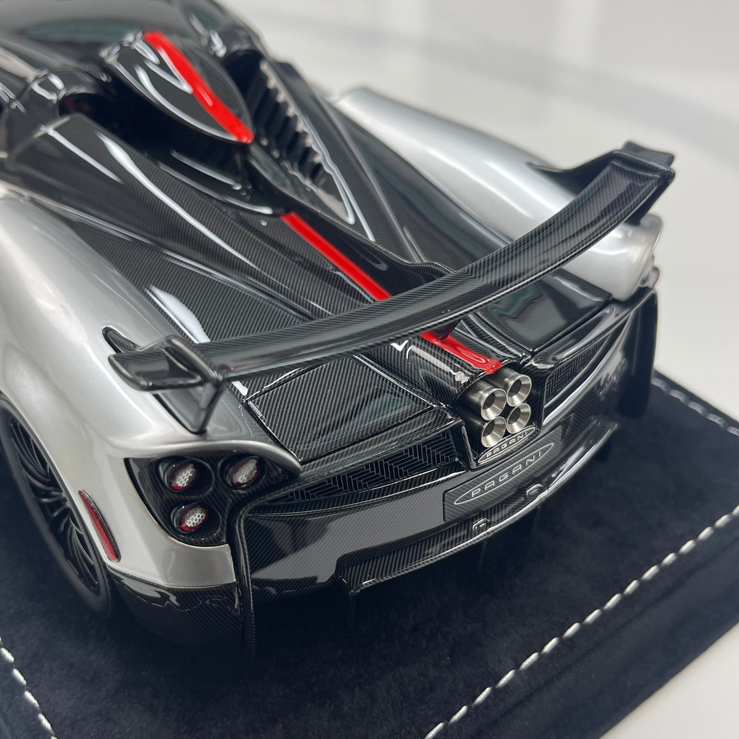 HH Model 1/18 Pagani Huayra Silver & Black Carbon HH662