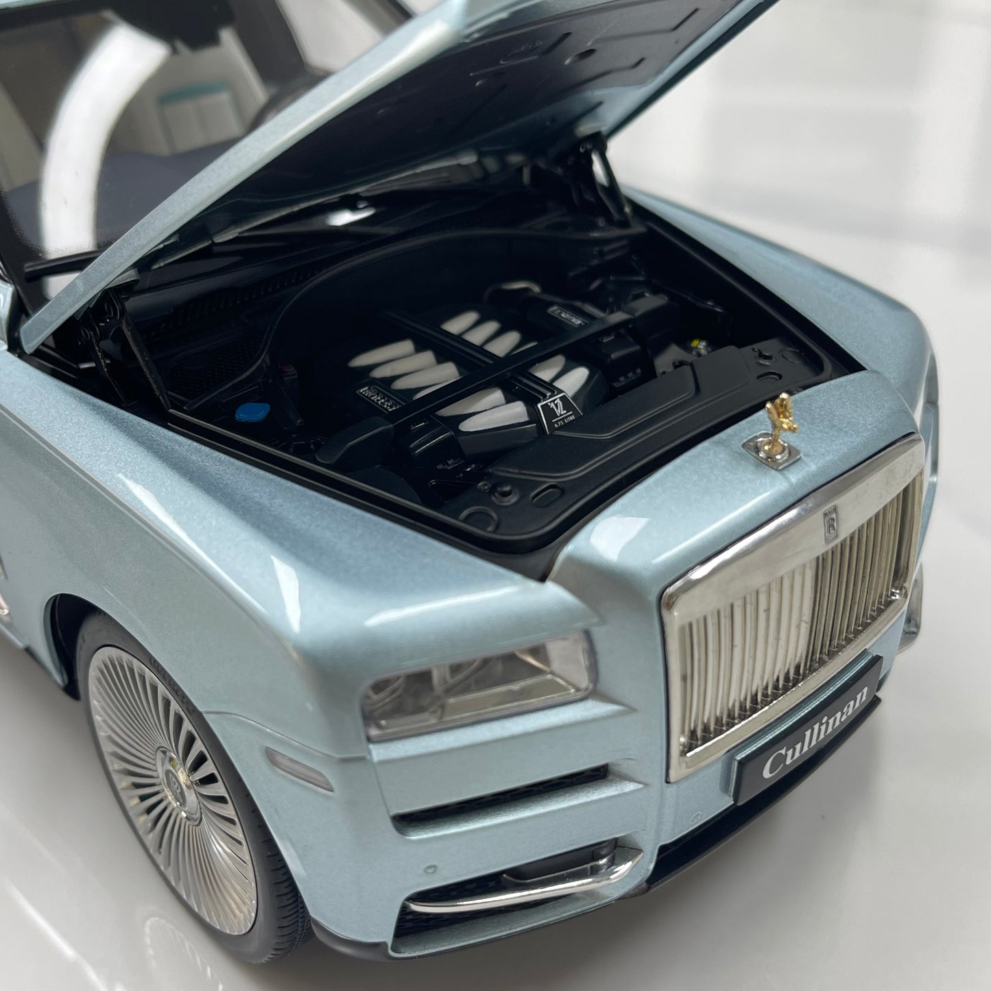 ZP 1/18 Rolls-Royce Cullinan BB Fishing Seat Edition Metallic Blue Alloy Simulation Model Car