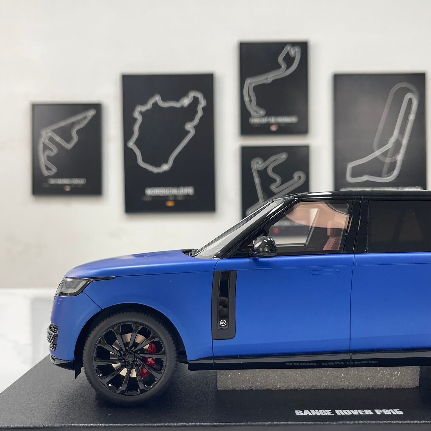 GT Spirit 1/18 Land Rover Range Rover P615 SV Blue GT540