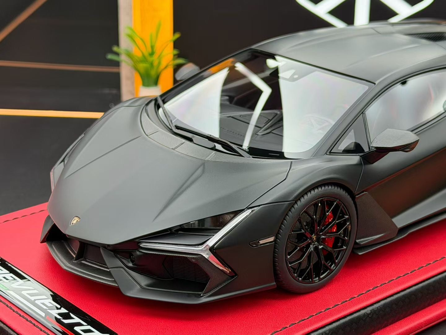 MR 1:18 Lamborghini Revuelto Nero Nemesis Matt 130/149 DDJ054