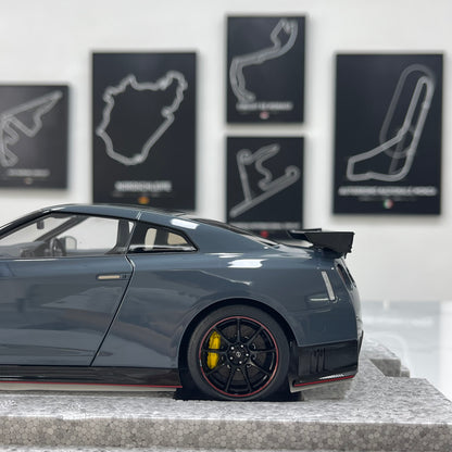 MOTORHELIX 1/18 Nissan GT-R NISMO (R35) Special Edition 2022 Stealth Grey Alloy Model Car