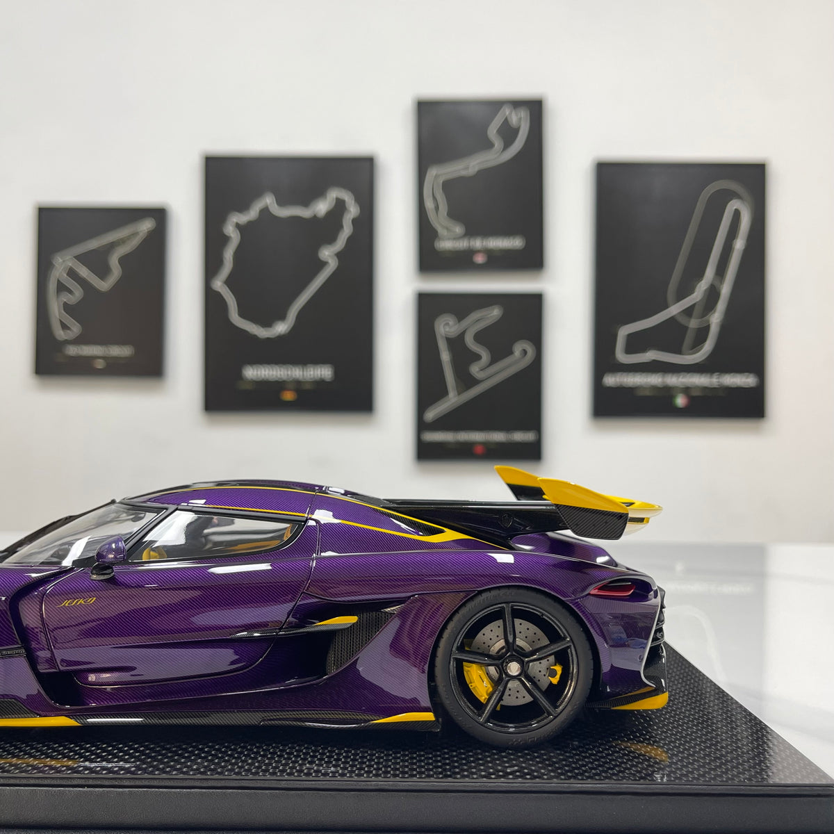 FrontiArt 1/18 Koenigsegg Jesko 7559 Purple FA209