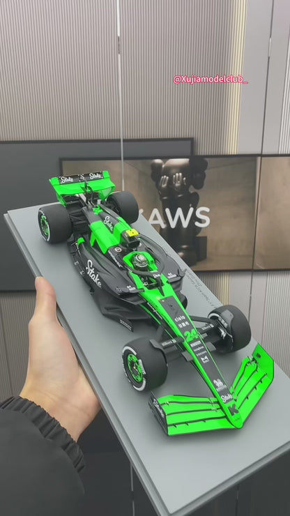 SPARK 1/18 Alfa Romeo Stake Sauber F1 C44 Zhou Guanyu Green Car Model
